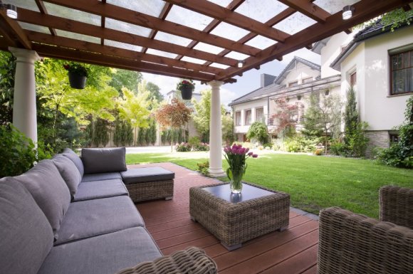 Pose d'une pergola en aluminium à Lyon