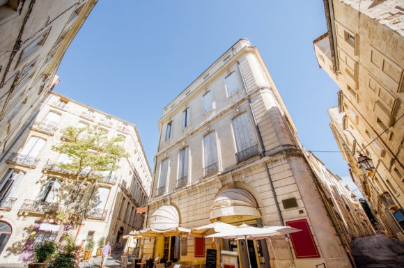 Fabricant de store corbeille pour hôtels et restaurants à Lyon 
