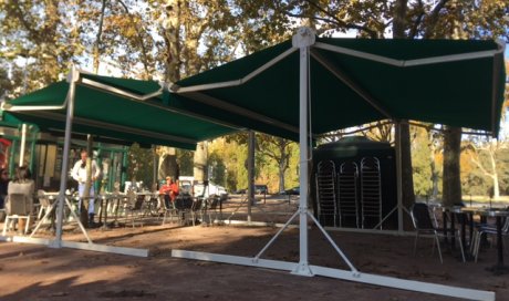 Fabrication et installation de stores abris terrasse pour restaurateur à Lyon 6