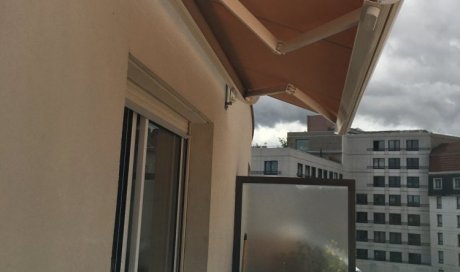 STORE COFFRE SUR BALCON TERRASSE A LYON
