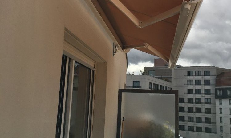 STORE COFFRE SUR BALCON TERRASSE A LYON